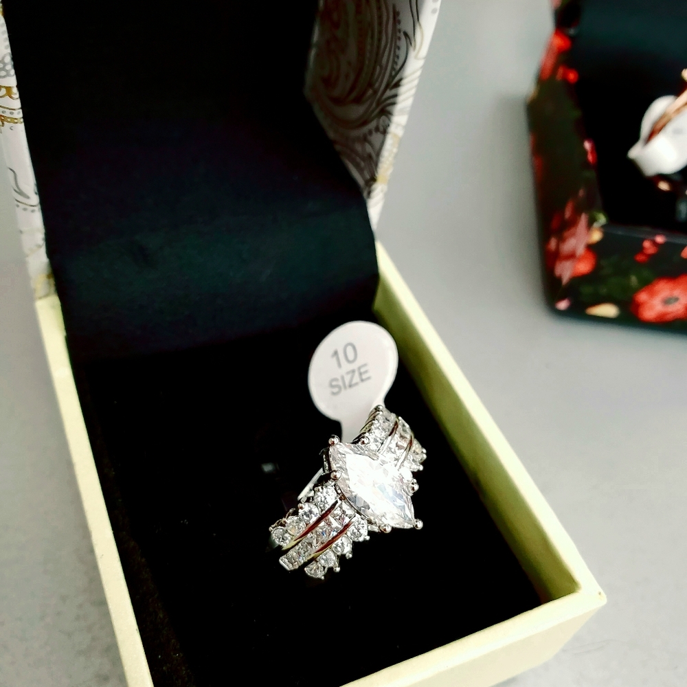 Ring - Picture 4 of 4